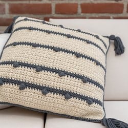 Yarn and Colors Connect the Dots Cushion Häkelpaket 003 Ecru