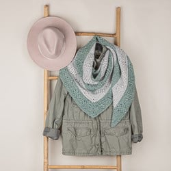 Häkelanleitung Yarn and Colors Diamond Bobble Shawl