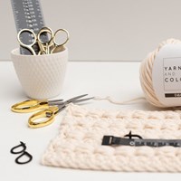 Yarn and Colors Faltbare Schere Gold-3