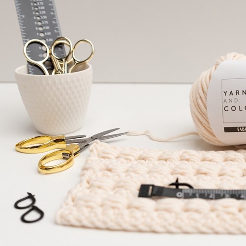 Yarn and Colors Faltbare Schere Gold-3