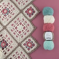 Yarn and Colors Romantic Throw Häkelpaket 1 Cream