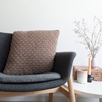 Yarn and Colors Basketweave Comfy Cushion Häkelpaket 006 Taupe