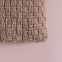 Yarn and Colors Basketweave Comfy Cushion Häkelpaket 006 Taupe-2