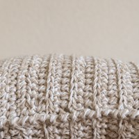 Yarn and Colors Be Gentle Cushion 004 Birch Häkelpaket-3