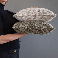 Yarn and Colors Be Gentle Cushion 091 Khaki Häkelpaket-3