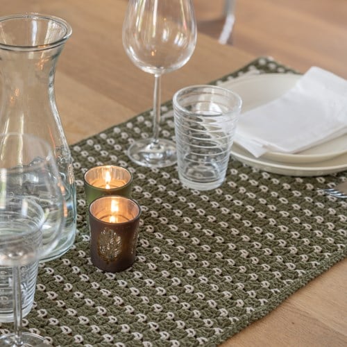 Yarn and Colors Be Gentle Table Runner Häkelpaket-3