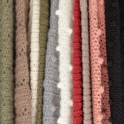 Yarn and Colors Emilia's Fall Favorites Anleitungsbündel