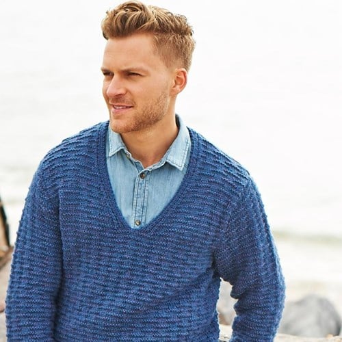 Strickanleitung Stylecraft Life Aran No. F052 Herrenpullover mit V-Ausschnitt