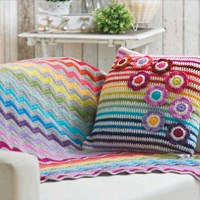 Häkelanleitung Stylecraft Life DK No. F074 Decke, Kissen und Girlande