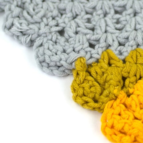 Häkelanleitung Cosy Fine Umschlagtuch - Shape of You-3