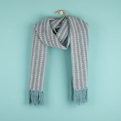 Häkelanleitung Yarn and Colors Fringed Scarf