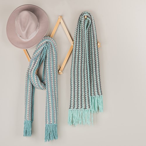 Häkelanleitung Yarn and Colors Fringed Scarf-3