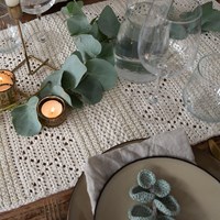 Yarn and Colors Glamorous Table Runner Häkelpaket-2
