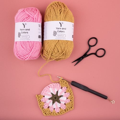 Haakpatroon Yarn and Colors Granny’s Beach Bag