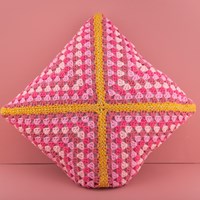 Haakpatroon Yarn and Colors Granny’s Shiny Cushion