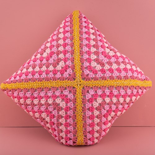 Haakpatroon Yarn and Colors Granny’s Shiny Cushion