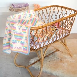 Spreading The Love Baby Blanket Garn- und Häkelpaket