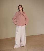 lana grossa lookbook 15 wolplein.nl roze trui dames