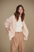 lana grossa lookbook 15 wolplein.nl roze vest dames