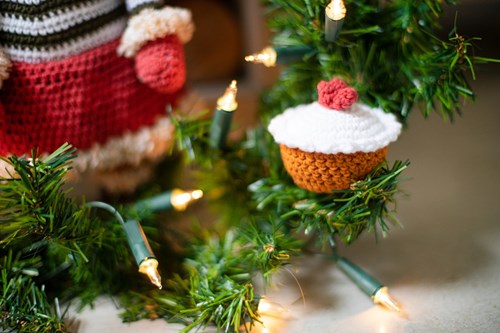 Weihnachtsfrau mit Torte Häkelpaket-3