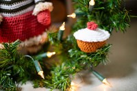 Häkelanleitung Weihnachtsfrau mit Torte-3
