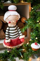 Weihnachtsfrau mit Torte Häkelpaket-2
