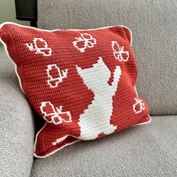 Kattenkussen met vlinder - YarnZoo Haakpatroon (Digital)