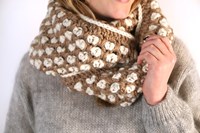 Chunky Loop Schal Häkelpaket 001 Clay & Cream-3