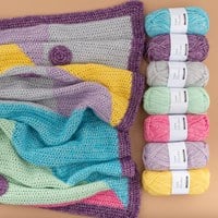 Yarn and Colors Mosaic Window Blanket Haakpakket 054 Grape