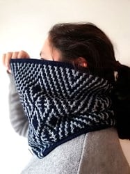 Little Diamonds Cowl - One Skein of Love Garn- und Häkelpaket