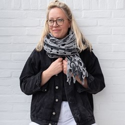 Yarn and Colors Slouchy Stripes Shawl Häkelpaket