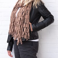 Haakpatroon Yarn and Colors Slouchy Stripes Shawl