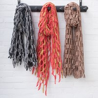 Haakpatroon Yarn and Colors Slouchy Stripes Shawl