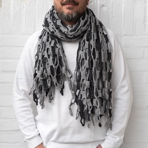 Haakpatroon Yarn and Colors Slouchy Stripes Shawl
