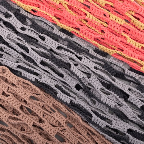 Haakpatroon Yarn and Colors Slouchy Stripes Shawl