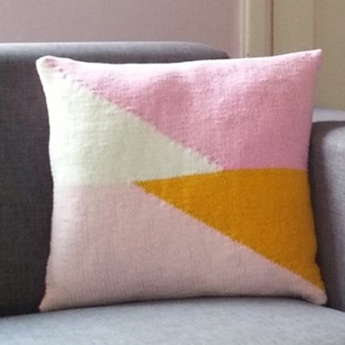 Strickanleitung Geometrisches Viereckiges Kissen