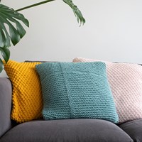 Yarn and Colors Moss and Cross Cushion Strickpaket 3-3